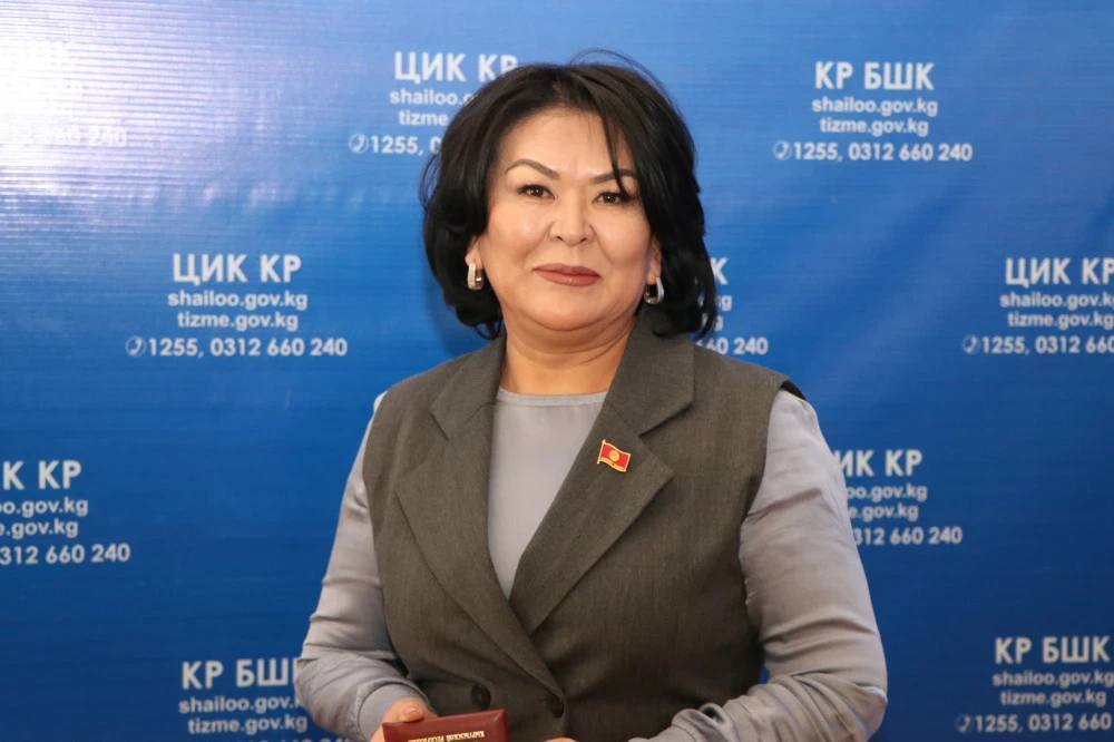 Гульсункан Жунушалиева Жогорку Кенештен кетип жатат