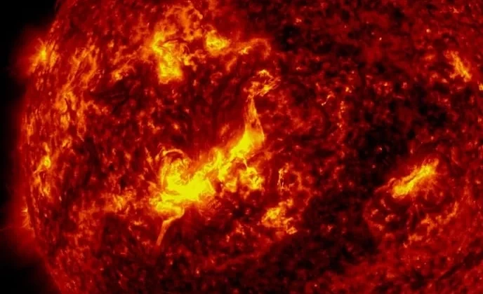 Мощная солнечная вспышка направила облако плазмы к Земле