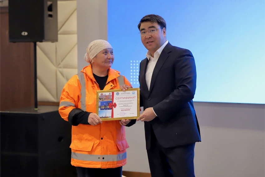 Ташкенттеги путевкалар жана сыйлыктар: Ош шаарында коммуналдык кызматкерлер сыйланды