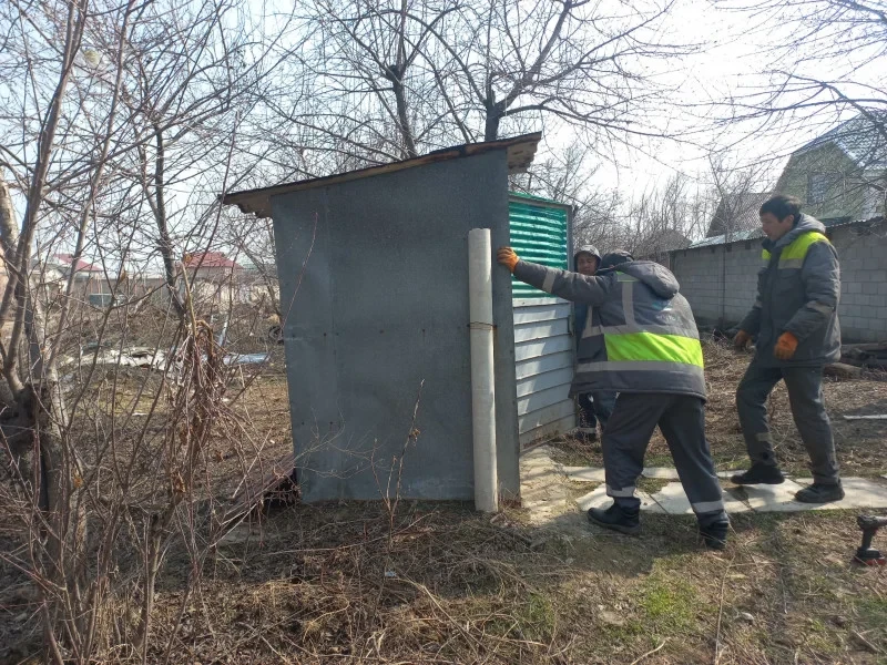 22 Toilets Demolished on Profsoyuznaya Street in Bishkek