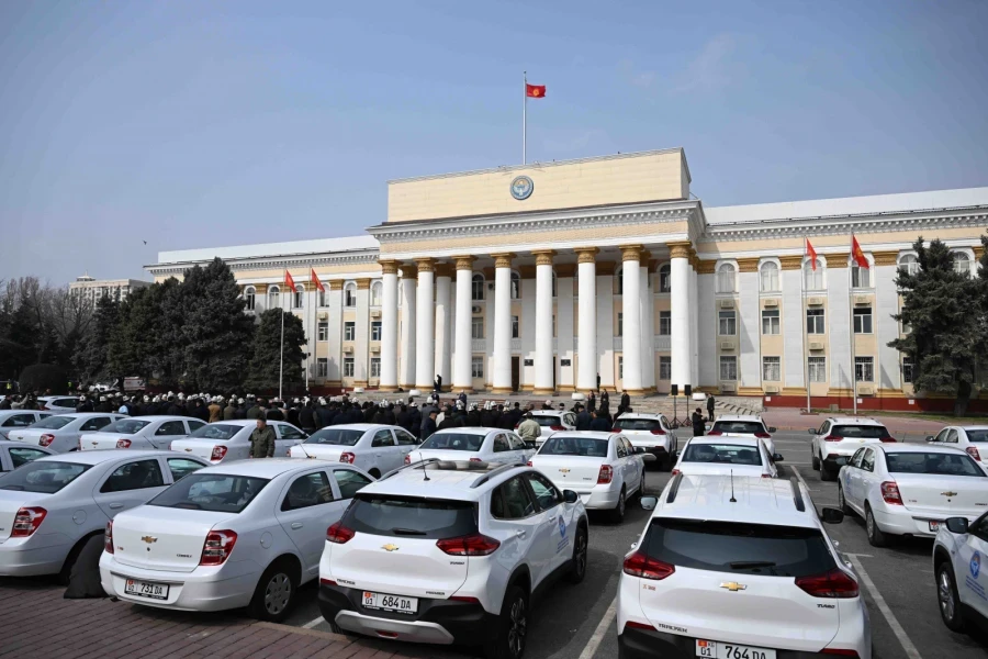 117 official vehicles were handed over to cultural institutions