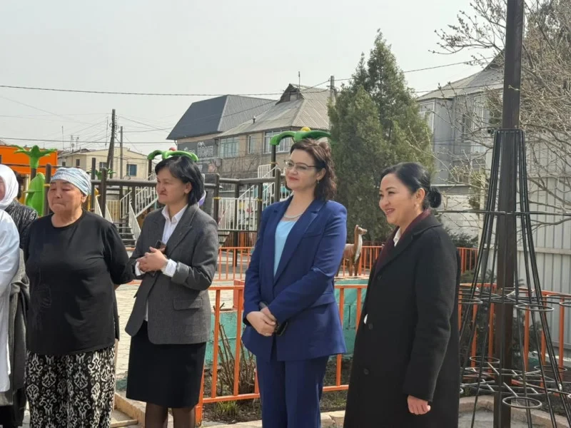 Deputies were shown how the elderly and children live in the "Ümüt üyi" and "Aydanek" institutions - photo report