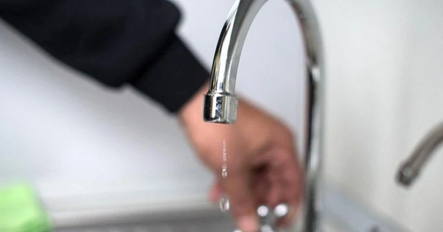 Проделки "Бишкекводоканала" же куруучулардынбы? Бишкектин борборундагы тургундар экинчи күндөн бери ичүүчү суусуз калышты