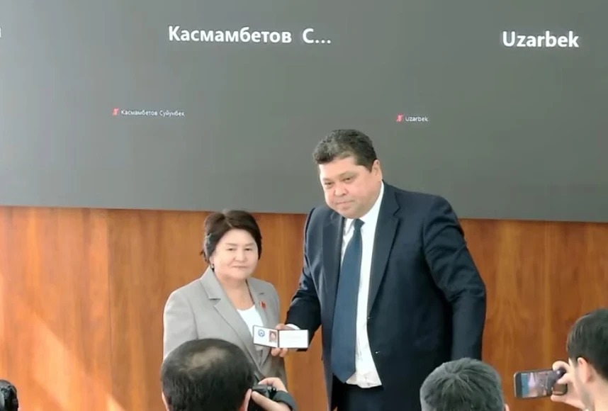 The Central Election Commission handed out mandates to the deputies of the Parliament to the new parliamentarians.