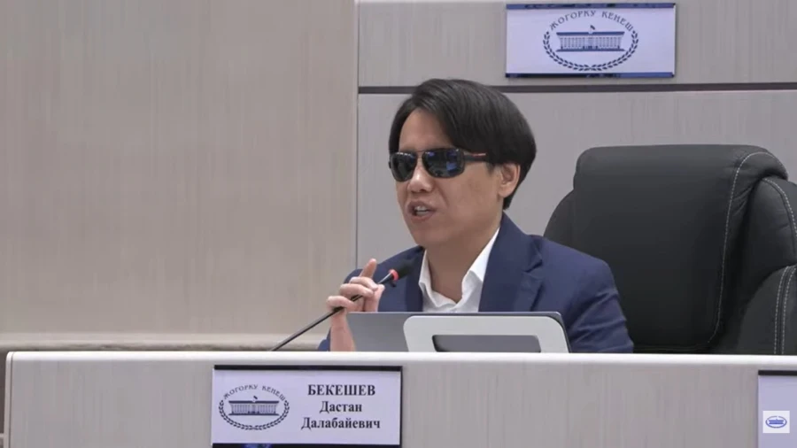 Депутат мугалимдерди субботниктерге мажбурлап тартууну токтотууга чакырды