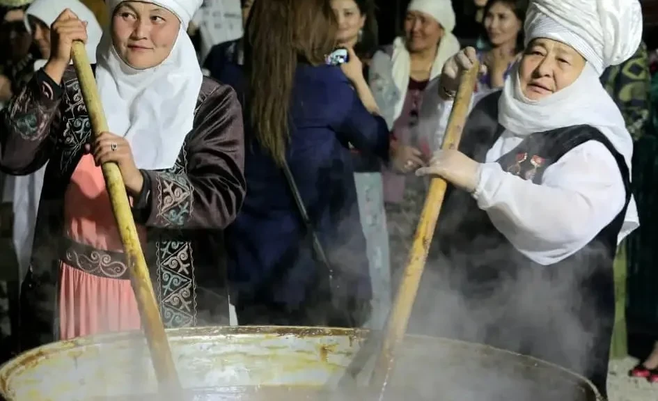 Нарын шаарында Ноорузга 40 казан сумолок бышырат: жеңүүчү 100 миң сом алат