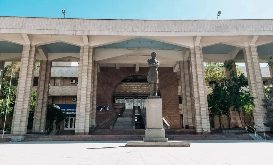 Депутат мыкты абитуриенттер үчүн КРСУда билим алууну акысыз кылууну сунуштады