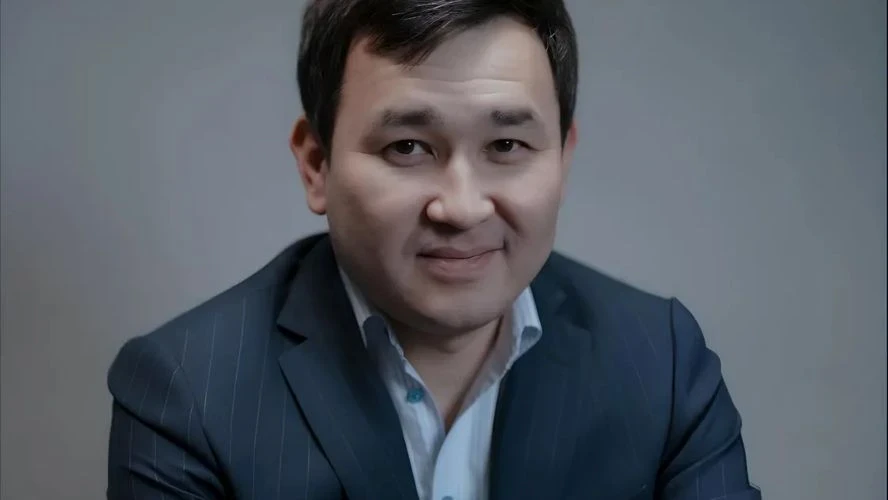 Хулиганил. В Алматы задержали руководителя агентства «КазТАГ» Асета Матаева