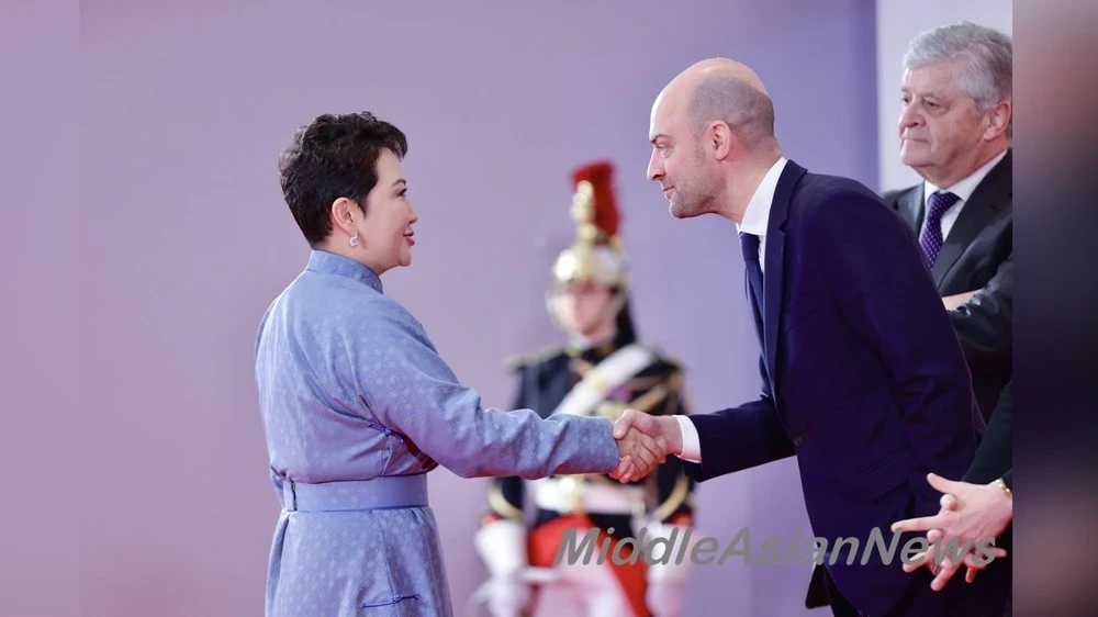 Француз дипломатиясы: Франциянын Тышкы иштер министринин монголдук кесиптеши менен жолугушуусу. Сүрөт