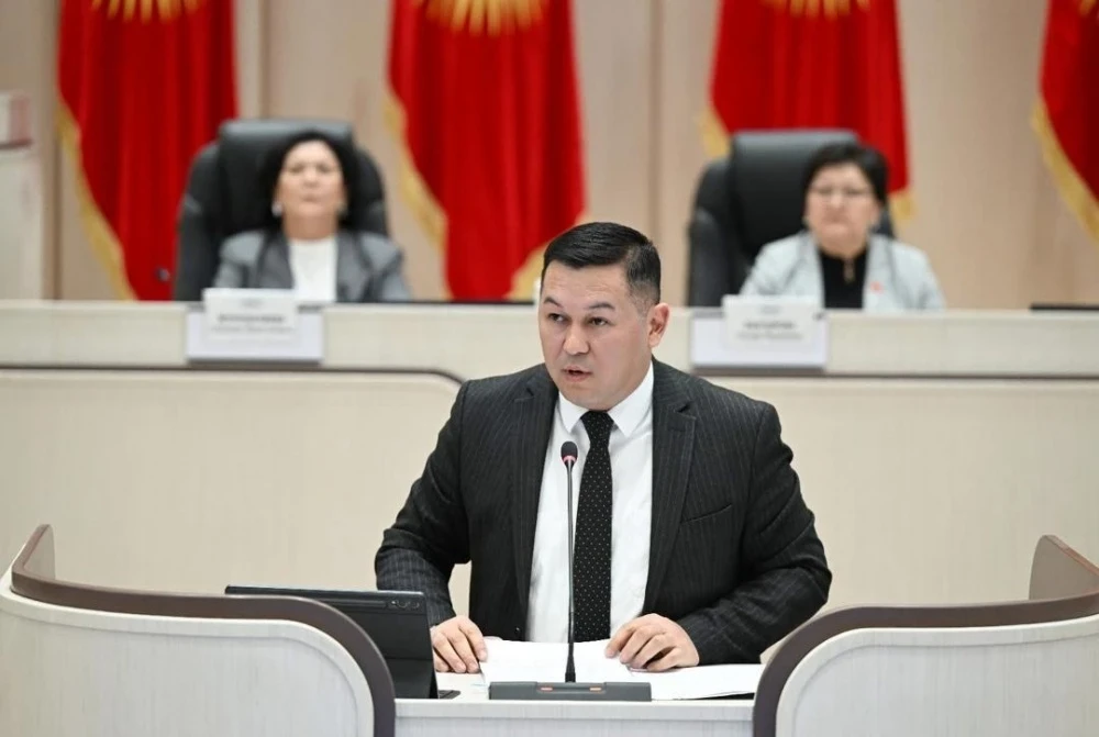 Камчыбек Досматов: Соцконтракт миңдеген үй-бүлөлөрдү кедейликтен чыгарды