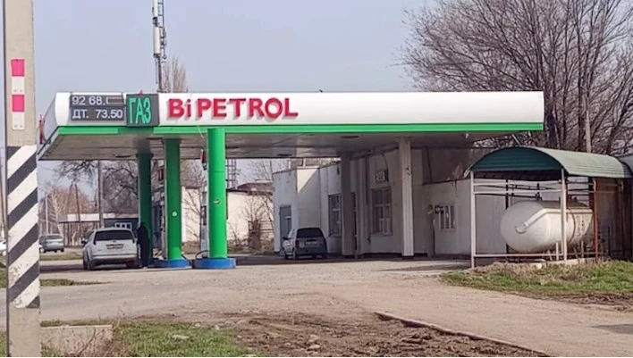 Салык кызматкерлери маркерсиз бензин сатылган АЗСны тапты. 8,5 тонна отун алынды