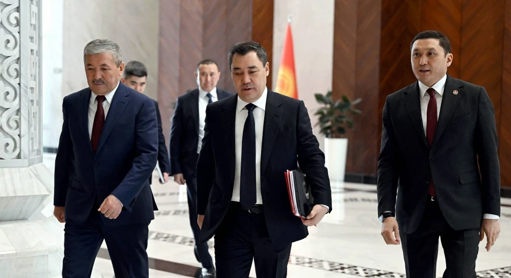 Президент Кыргызстан Республикасынын Коопсуздук кеңешинин мүчөлөрүн чогултту