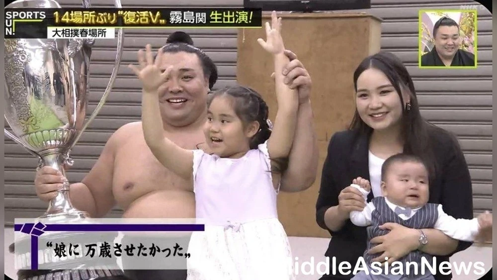 Another Mongolian wrestler won the Emperor's Cup in the city of Osaka