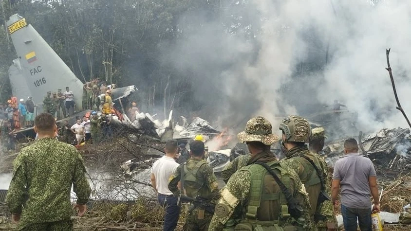 В Колумбии разбился военно-транспортный самолет. Погибли по меньшей мере 34 человека из 125 на борту