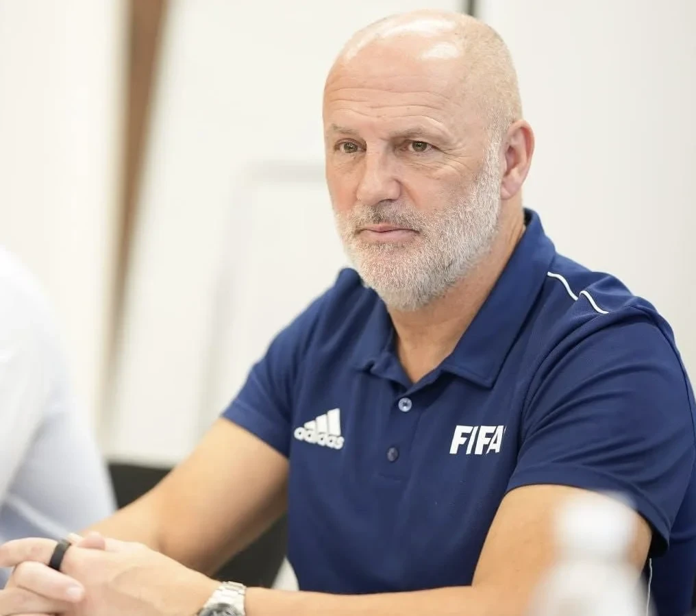 Эксперт ФИФА обучает кыргызстанских специалистов скаутингу