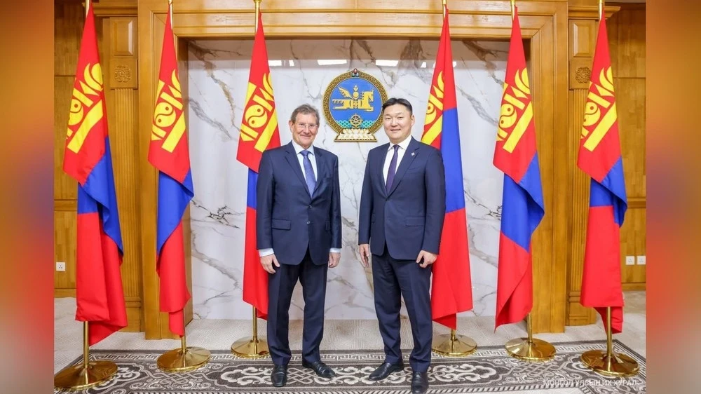 A delegation headed by Gusty Graas, Chairman of the Foreign Affairs Committee of the Luxembourg Parliament, is in Mongolia.