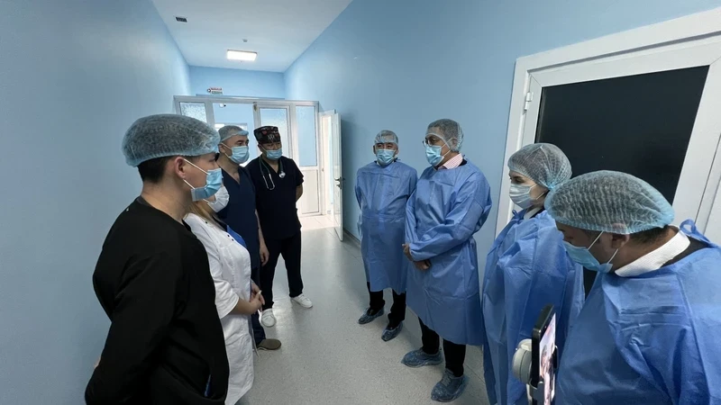 Байсалов ознакомился с соцобъектами в Оше и навестил пациентку, которой пересадили печень