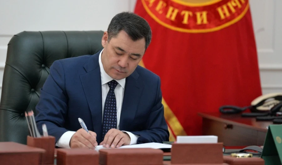Sadyr Japarov raised salaries for budget workers: payments up to 15,000 soms