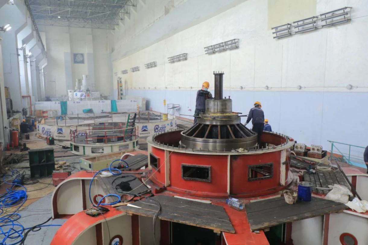 At the Uch-Kurgan Hydroelectric Power Station, two hydroelectric units are being upgraded simultaneously