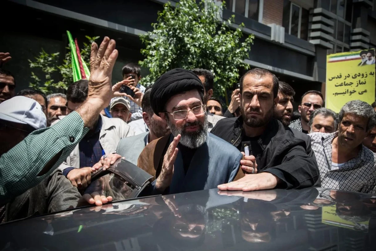 Сын убитого верховного лидера Ирана Моджтаба Хаменеи ранен при атаке — СМИ