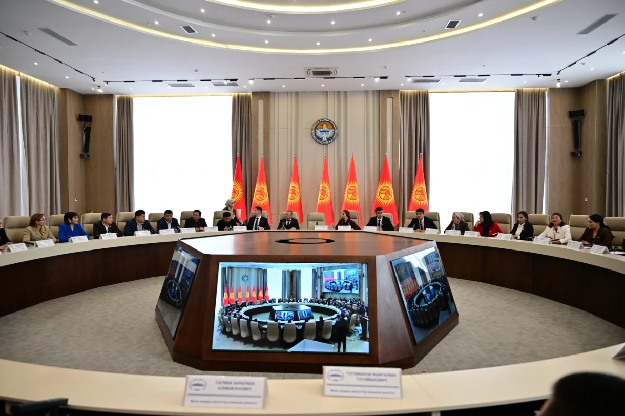 In Manas, after a three-hour debate, deputies elected a new chairman of the kenesh.