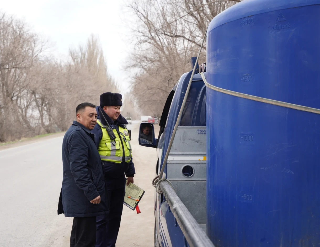 В Бишкеке оштрафовали водителей. Их машины загрязняли воздух