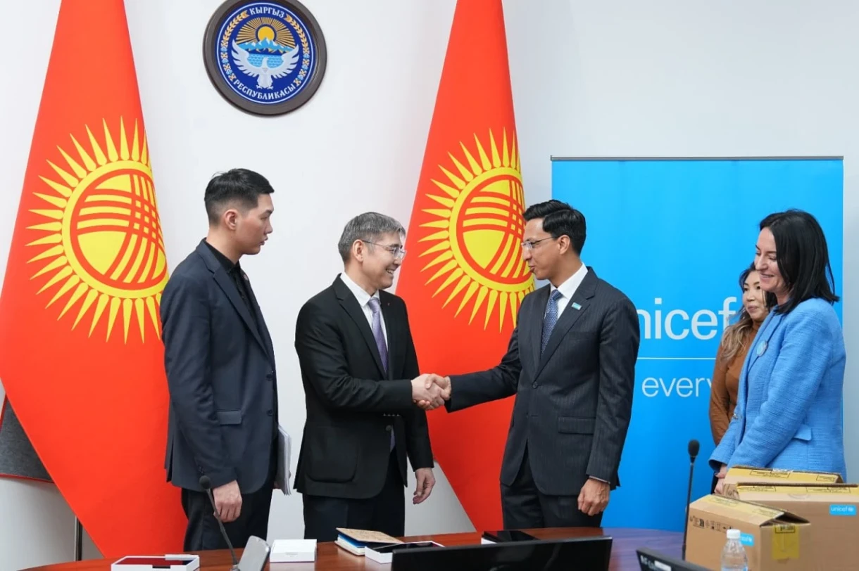 Nearly 250 tablets provided by UNICEF to the healthcare system of Kyrgyzstan