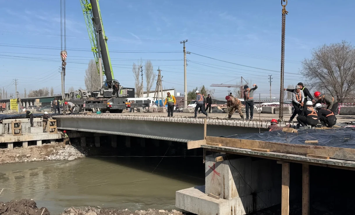 On the Lebedinovka - HPP-5 highway, road works and the relocation of power lines continue.