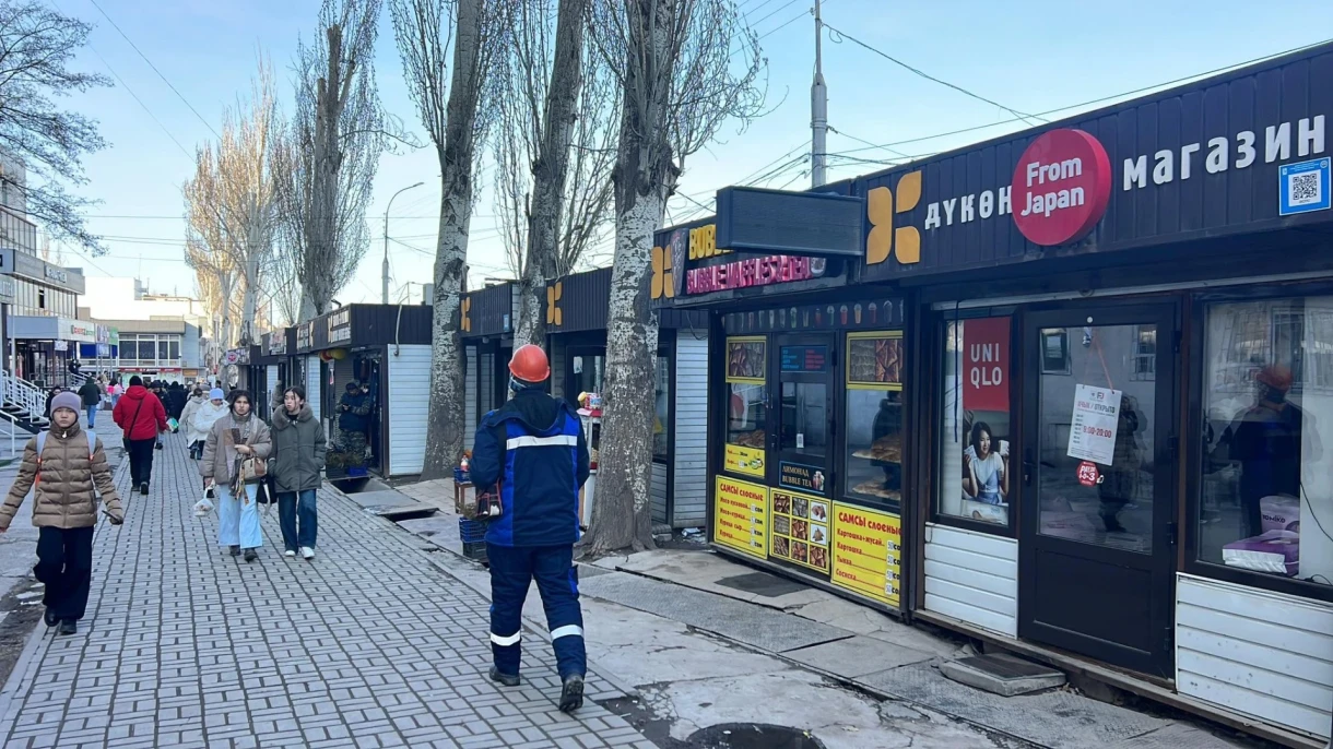 The city hall plans to demolish the pavilions on Auezov Street. A park will be built in their place.