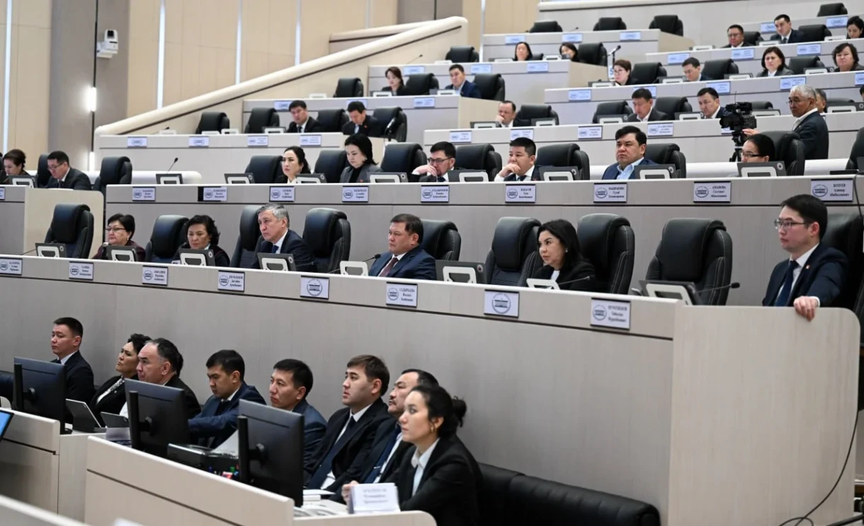 Кыргызстан парламентинин депутаттарынын арасындагы аялдардын саны боюнча жаңы дүйнөлүк рекорд орнотулду