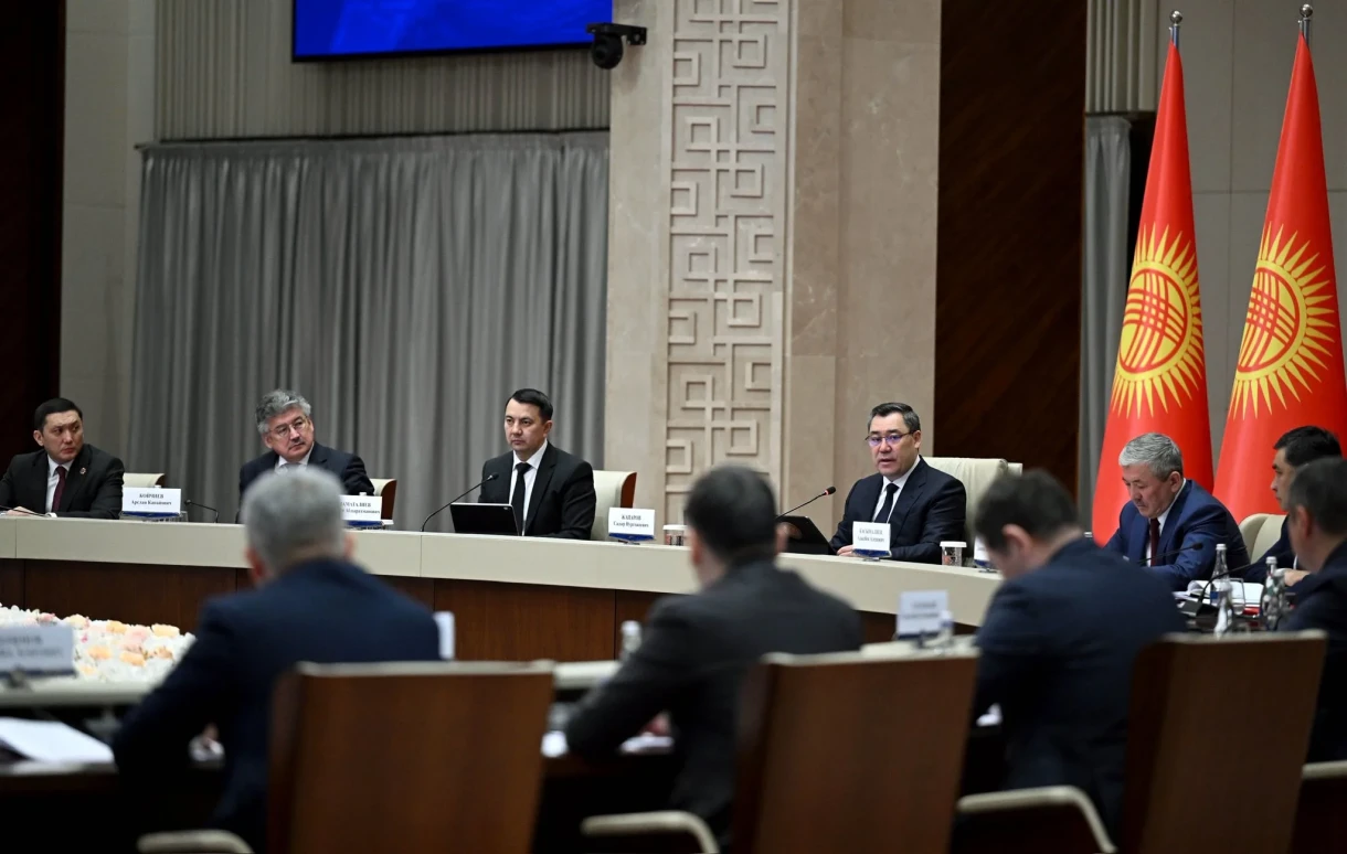 Садыр Жапаров Коопсуздук кеңешинин мүчөлөрү менен жумушчу жыйын өткөрдү