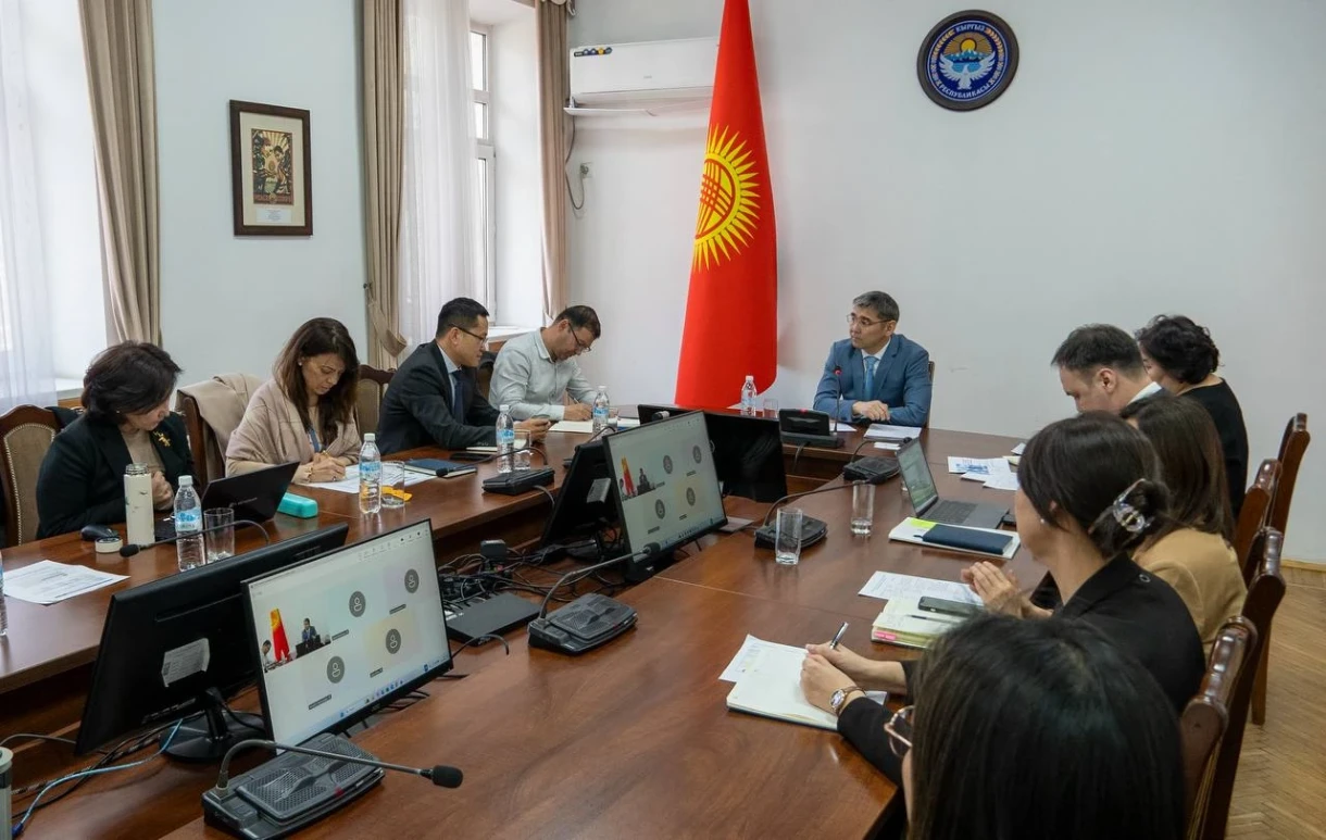 Глава Минздрава обсудил с делегацией АБР укрепление лабораторий в Кыргызстане