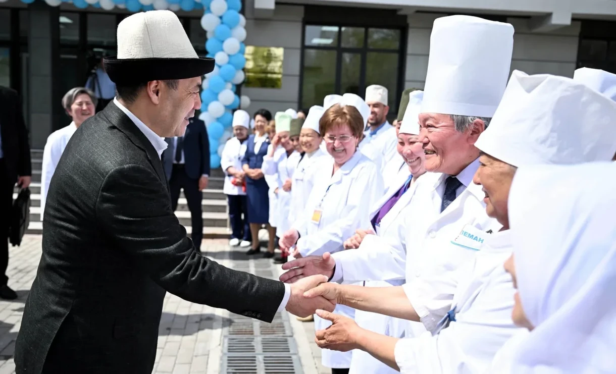 В Кыргызстане с 1 апреля зарплаты медиков вырастут на 100%
