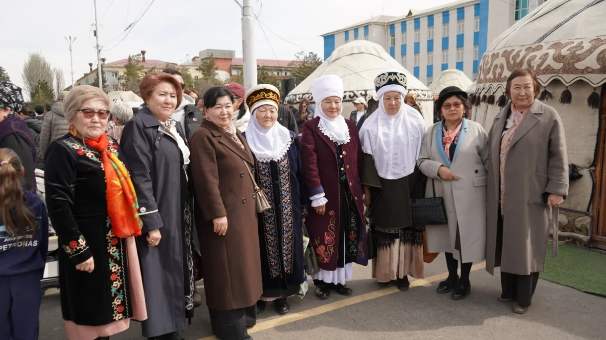 Представления и новые служебные авто. Как в Караколе отпраздновали Нооруз