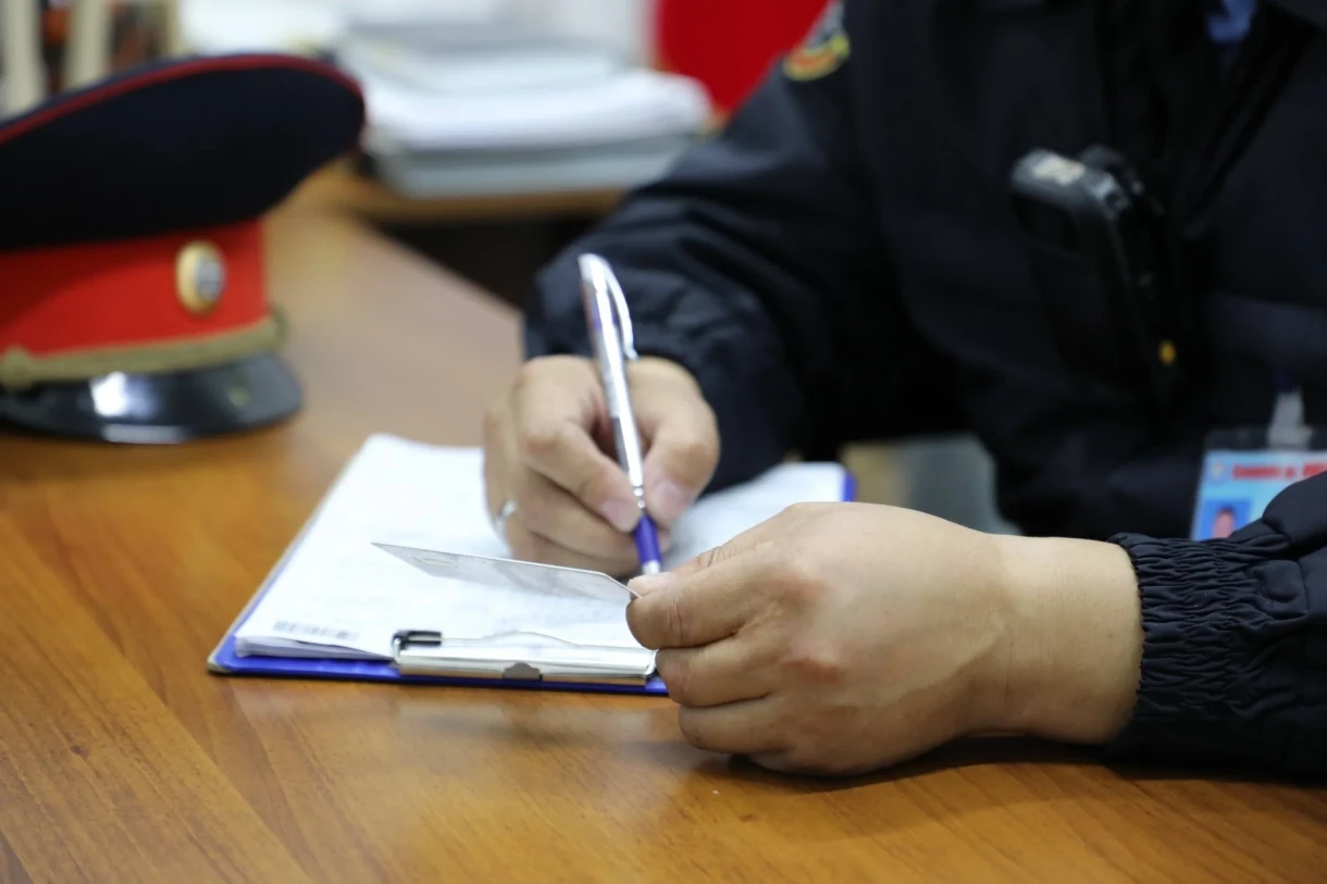 Министр внутренних дел оштрафован за курение в общественном месте