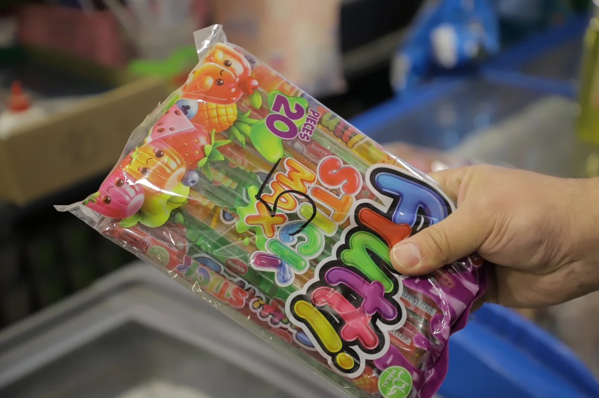 Рейды против продажи вредных продуктов у школ проводят в Оше