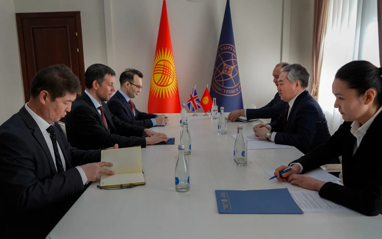 Глава МИД КР обсудил с послом Великобритании реализацию договоренностей в Лондоне