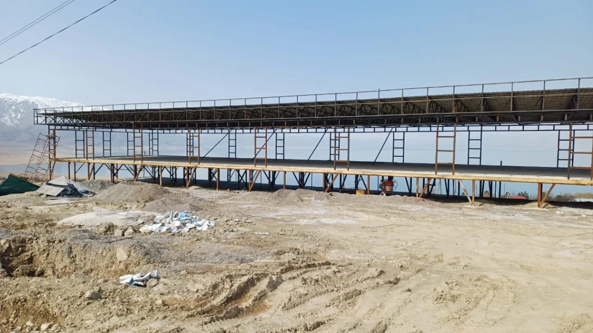 На трассе Бишкек — Ош незаконно строили точку общепита. Компанию оштрафовали