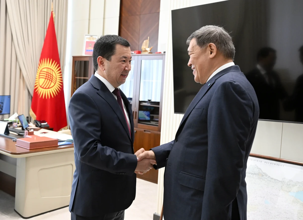Эрлист Акунбеков встретился с послом Казахстана. Что обсудили