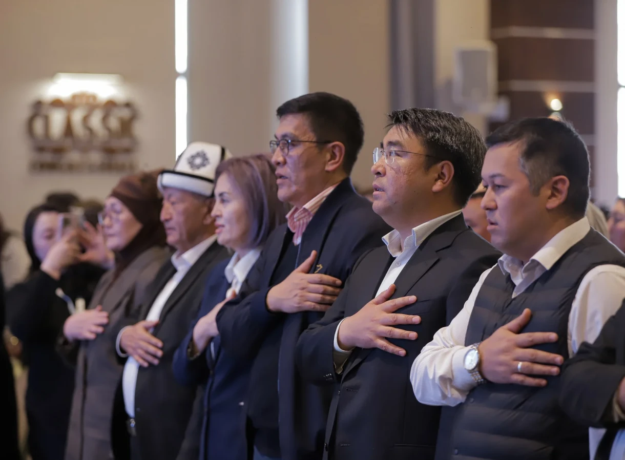 Байсалов ознакомился с соцобъектами в Оше и навестил пациентку, которой пересадили печень