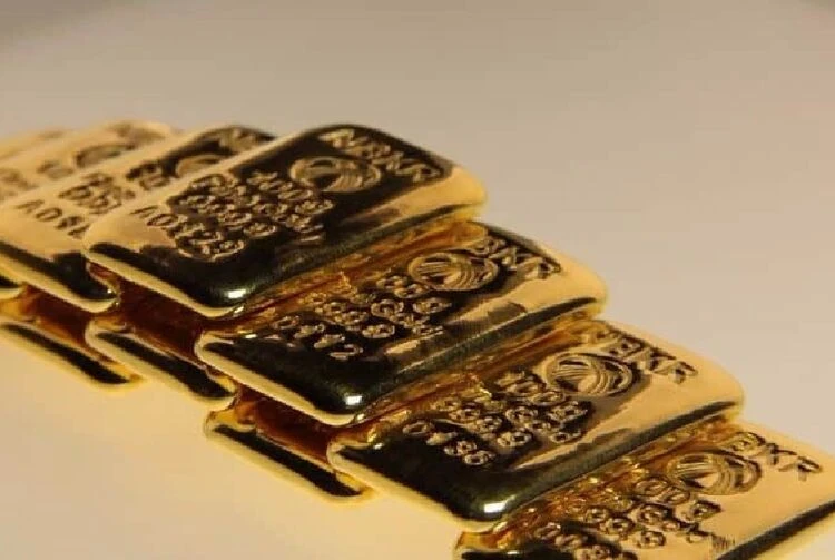 Алтындын баасы түшүп кетти. Мерген слитктардын ээлери канча пайда тапты жана жоготту?