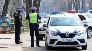 Миңдеген мыйзам бузуу ГУОБДДда аныкталды, жүздөгөн унаалар айып токтотуучуларга коюлду