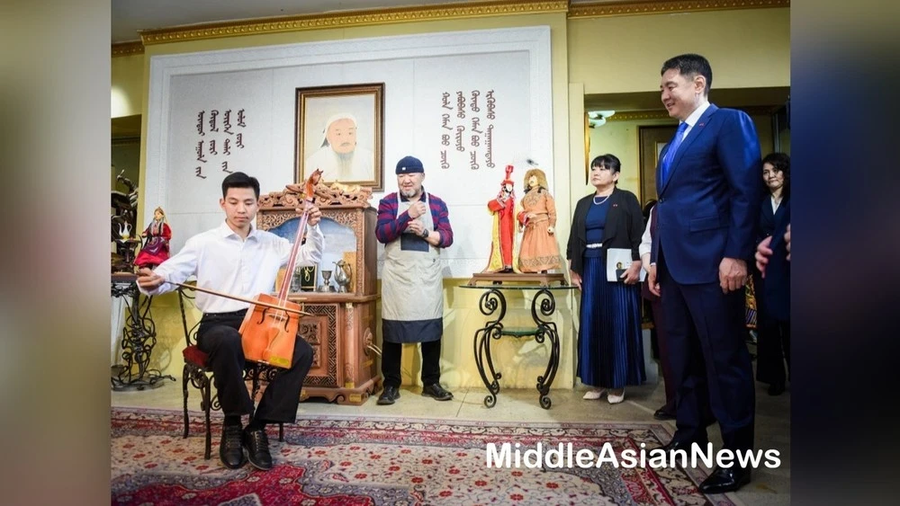 The first training course for professional craftsmen in the making of morin khuur has opened in Mongolia.