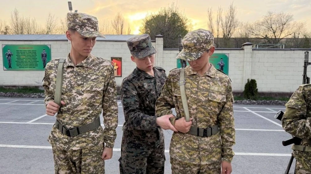 A Day in the Barracks: Schoolchildren of Bishkek Participated in a Military Project
