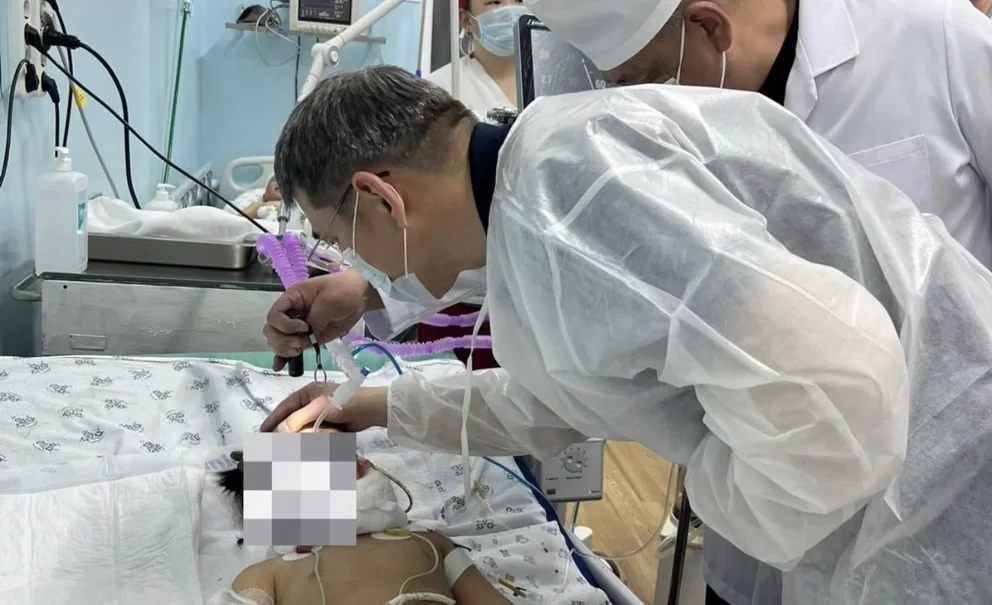 The Minister of Health of the Kyrgyz Republic visited the girl who fell from the sixth floor