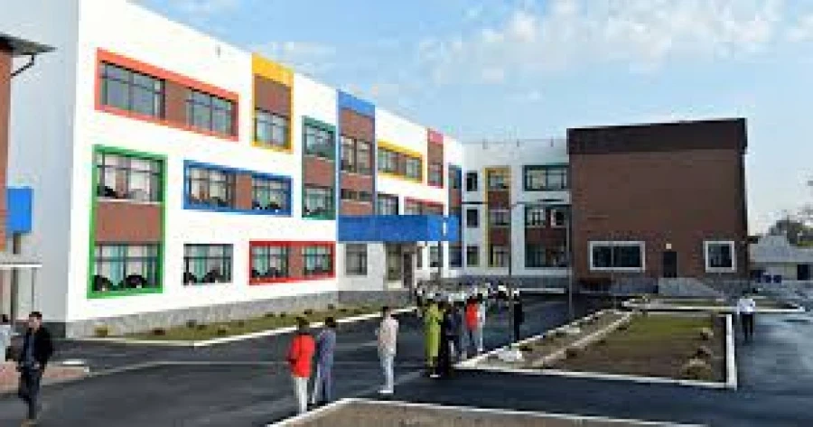 A school for 900 students is being built in the Oktyabrsky district of Bishkek