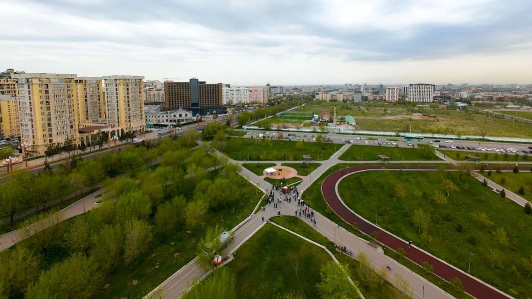 How many trees have already been planted and are planned to be planted in Bishkek this spring, the city hall reported.