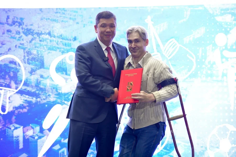 Aibek Junushaliev Awards the Best Workers in the Sports Sector of Bishkek