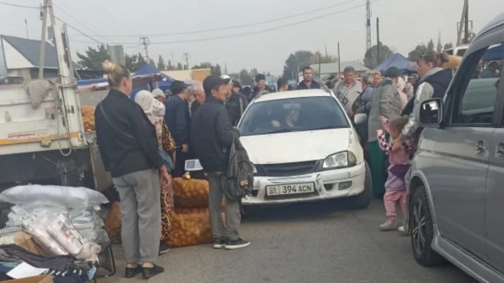 Call-центр: жители Сокулука пожаловались на стихийный базар у закрытого рынка