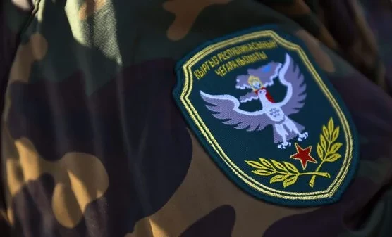 В Ошской области военнослужащий совершил суицид, выстрелив в себя из автомата
